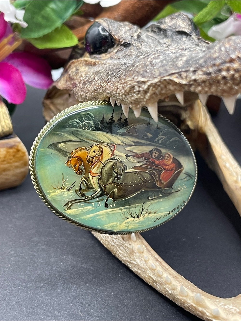 Russian Fedoskino hand painted brooch vintage